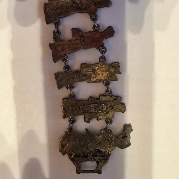 Vintage/antique Asian Silver colored Bracelet with Detailed Figures - Picture 14 of 16